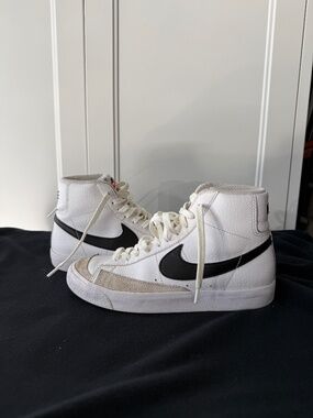 Nike Kid's Blazer Mid 77 White Black Basketball Shoes